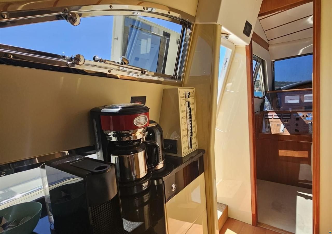 Ferretti 68