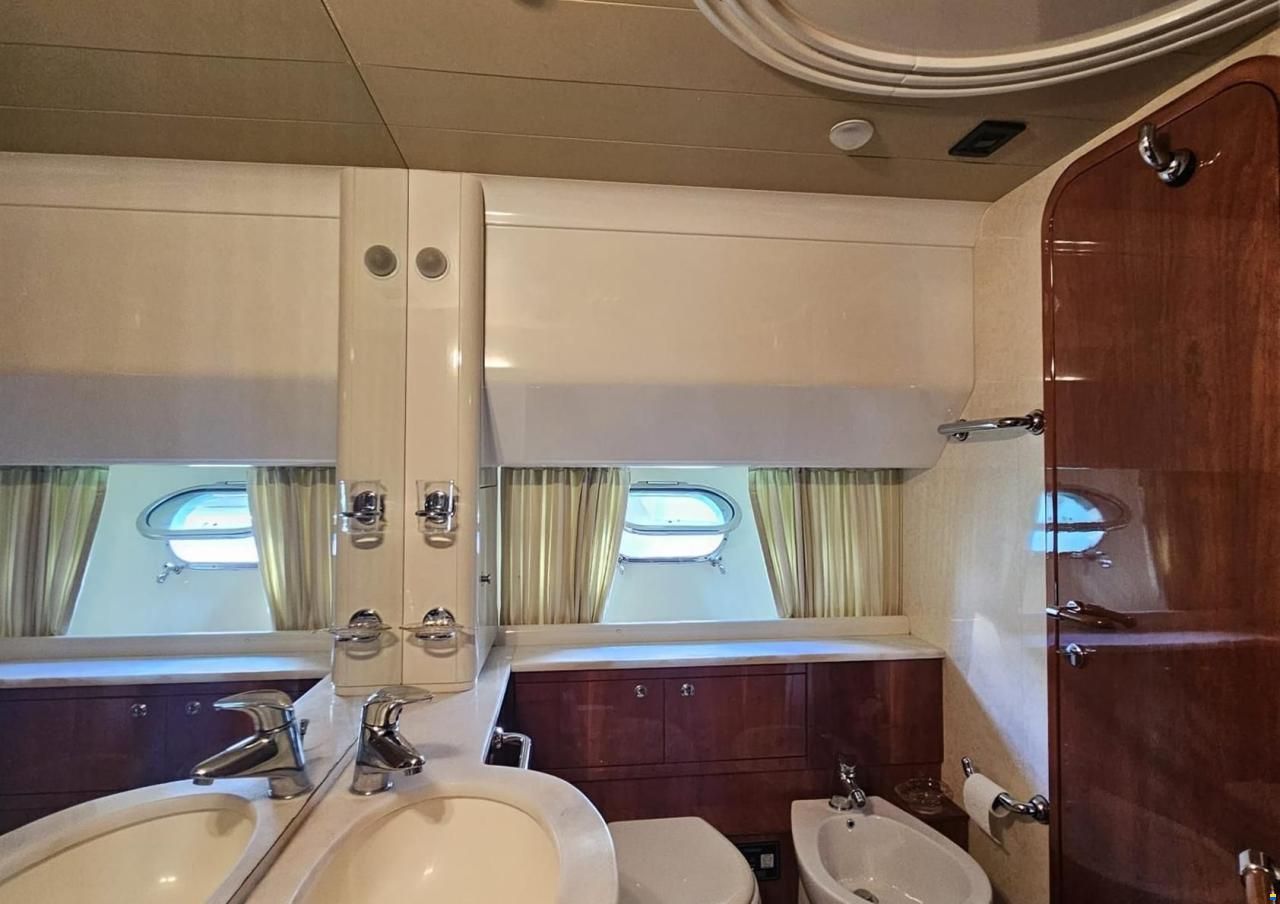 Ferretti 68