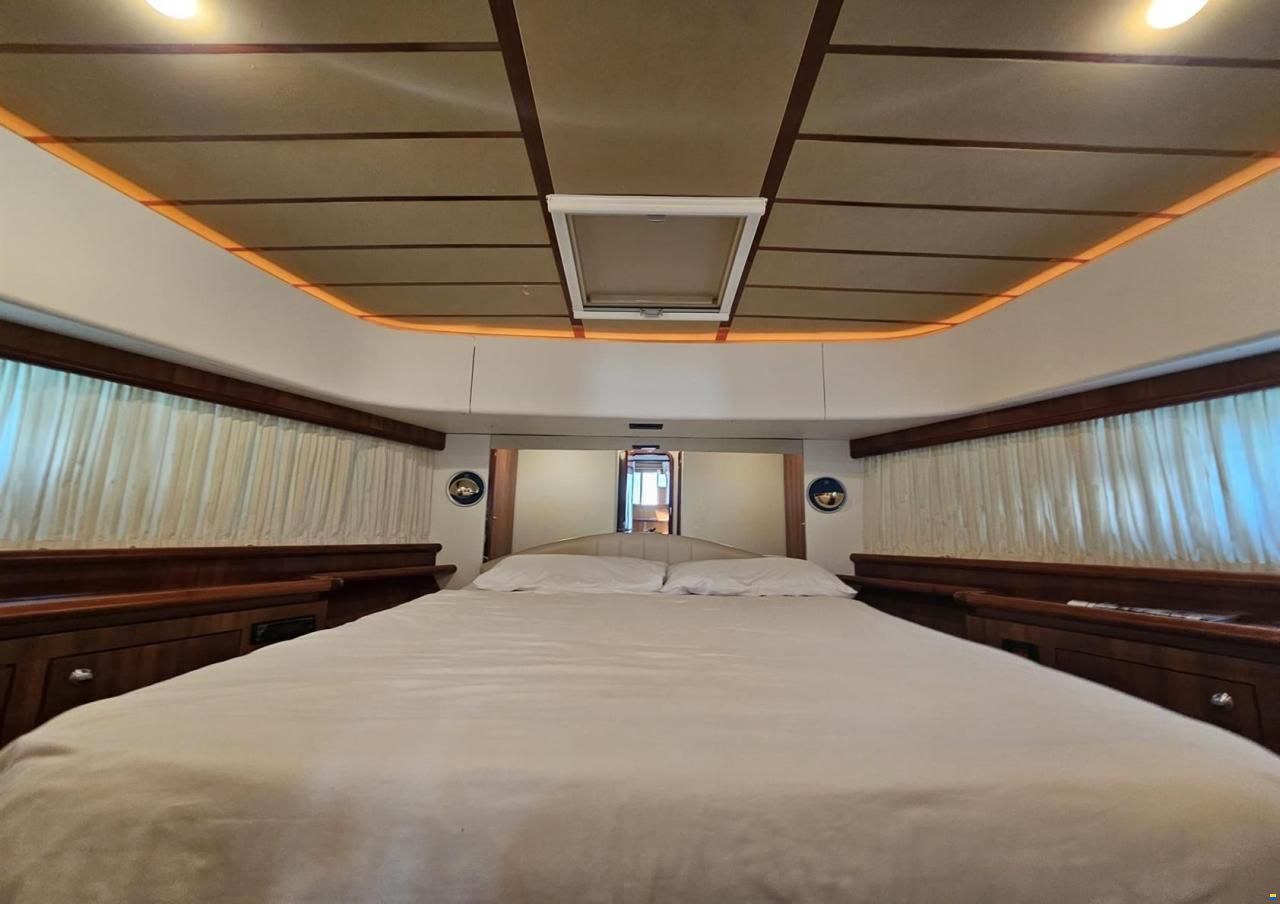 Ferretti 68