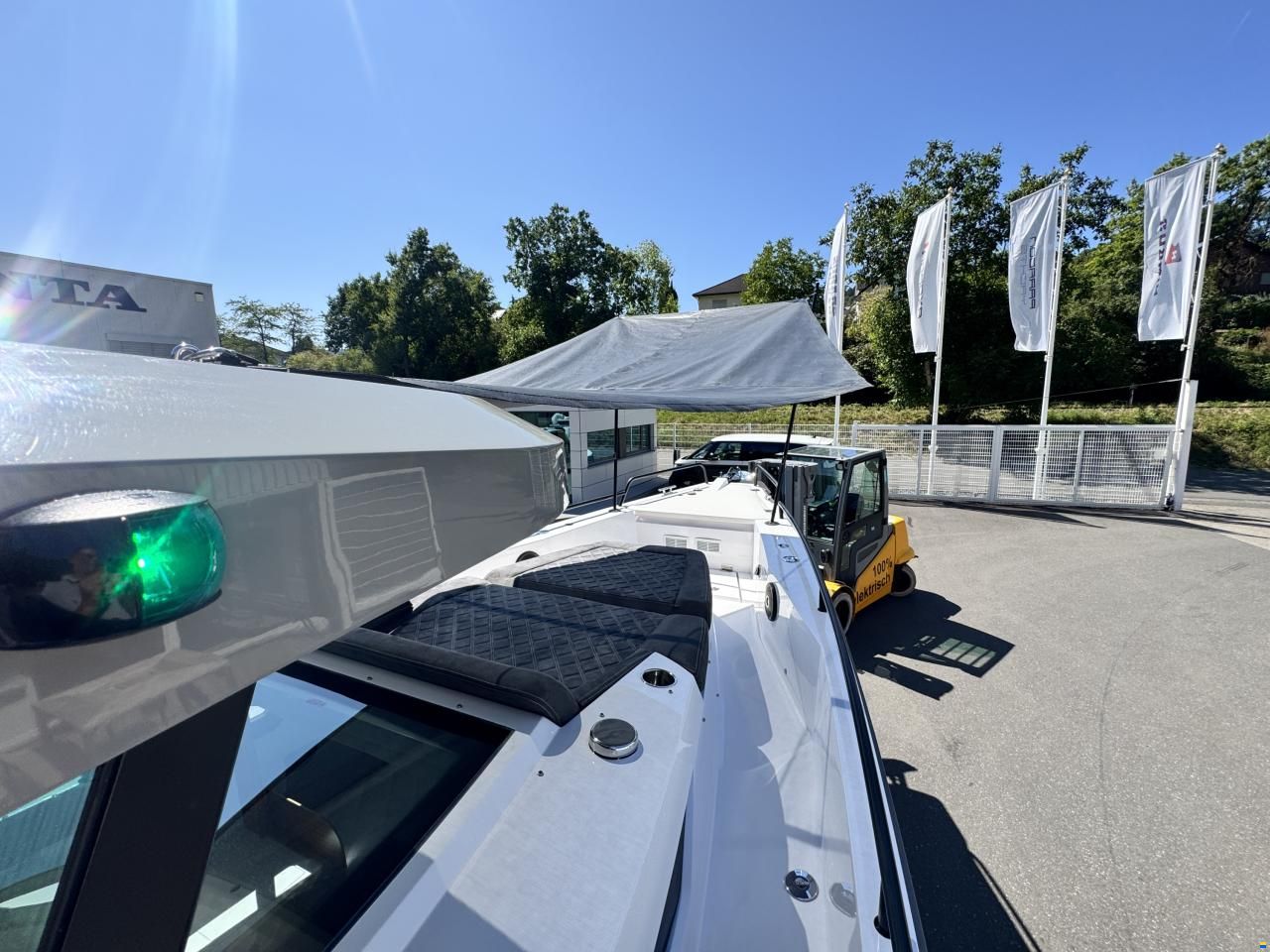 Axopar 37 Cross Cabin