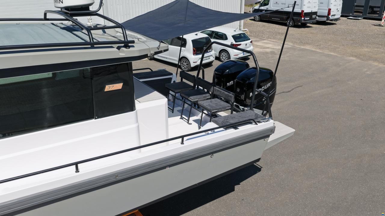 Axopar 37 Cross Cabin