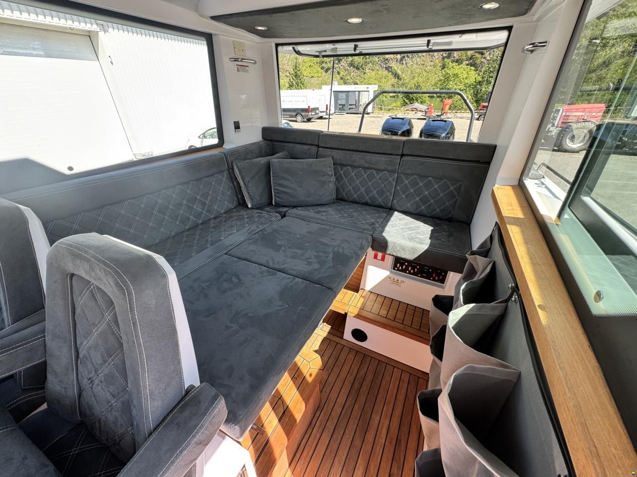 Axopar 37 Cross Cabin