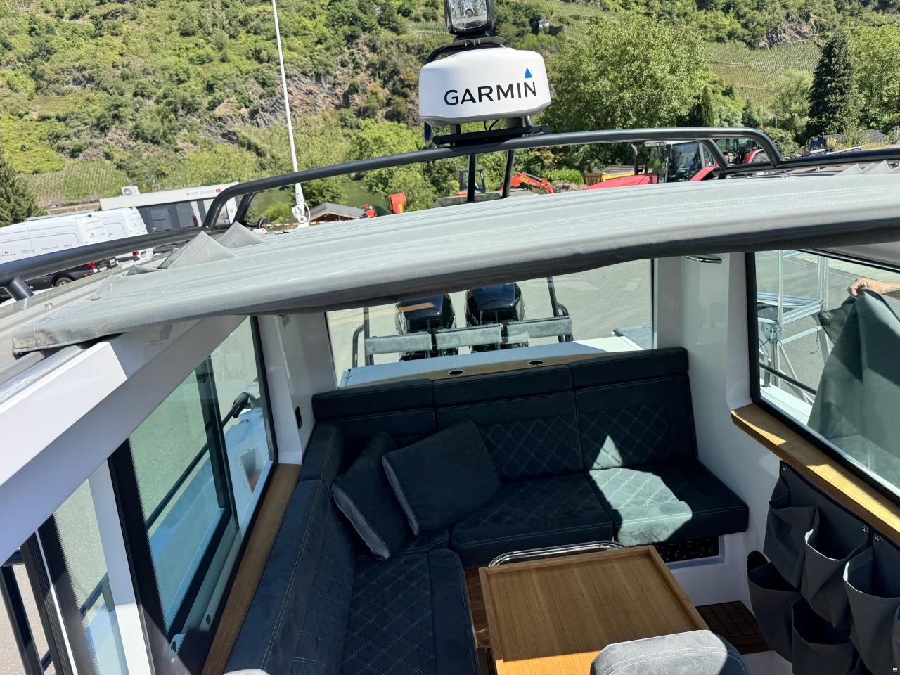 Axopar 37 Cross Cabin