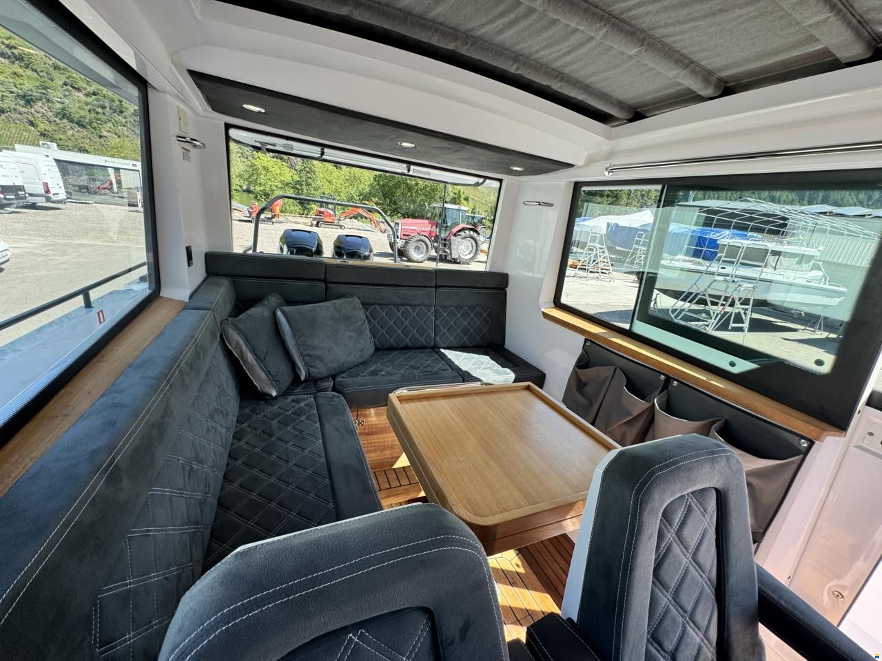 Axopar 37 Cross Cabin