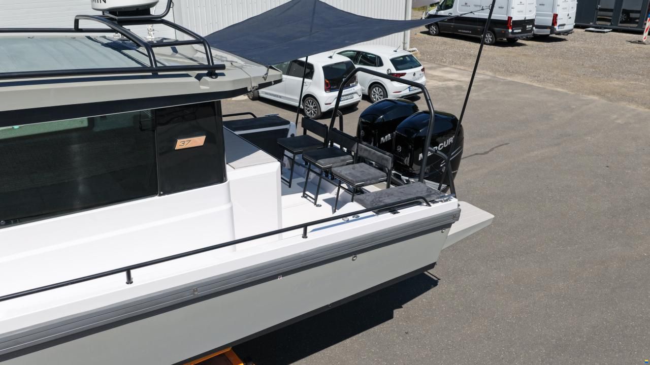 Axopar 37 Cross Cabin