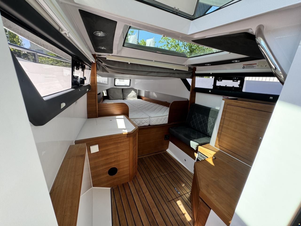 Axopar 37 Cross Cabin