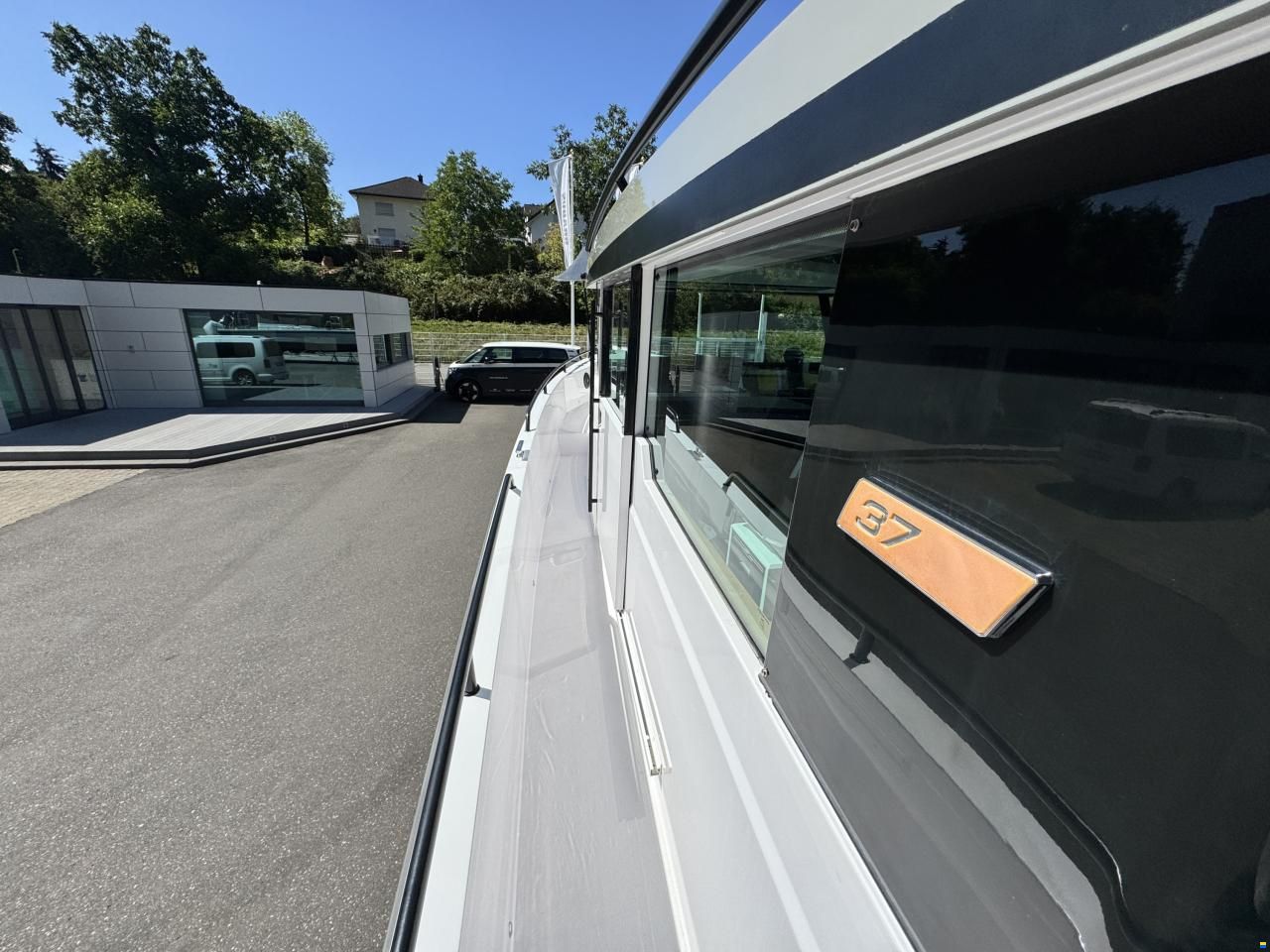 Axopar 37 Cross Cabin