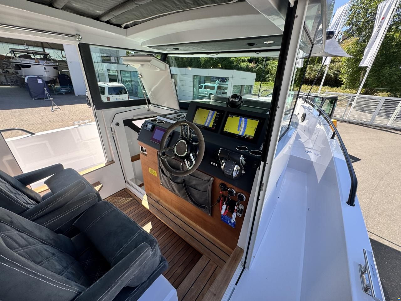 Axopar 37 Cross Cabin