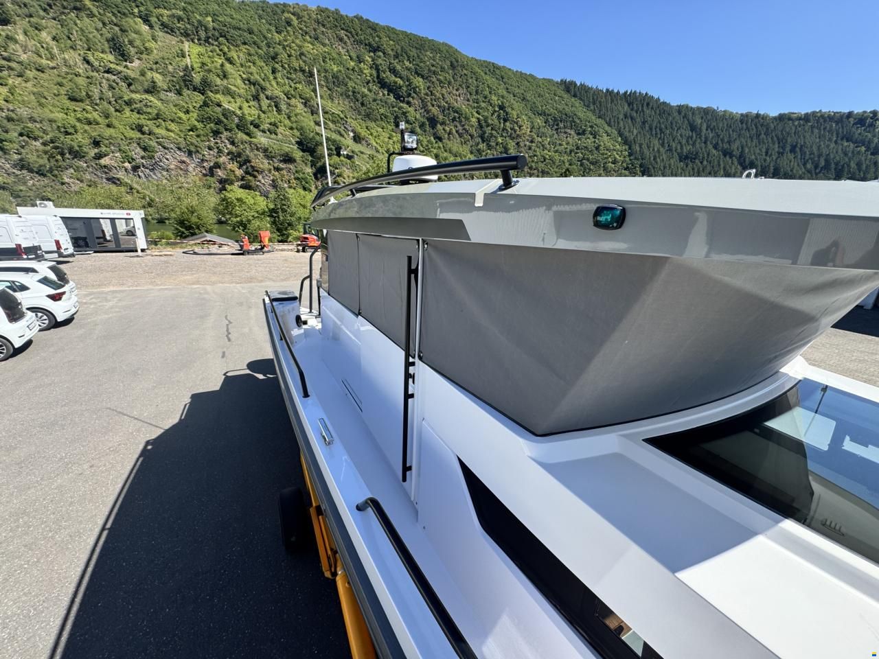 Axopar 37 Cross Cabin