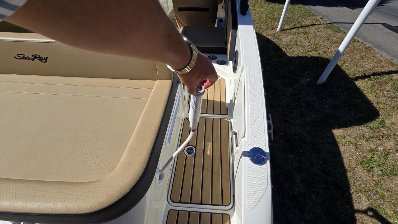 Sea Ray SPX 210 Europe
