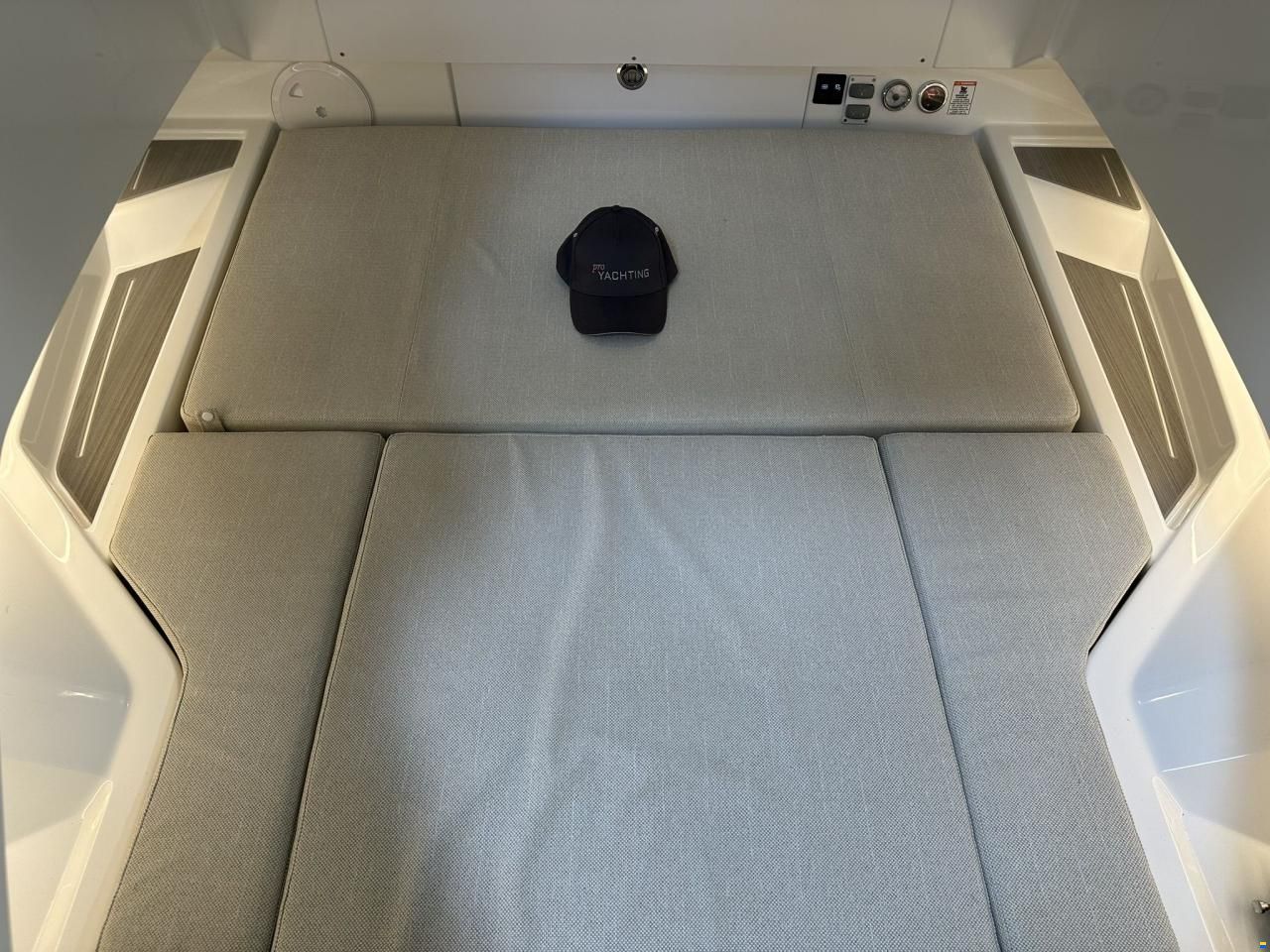 Wellcraft 28 T-Top