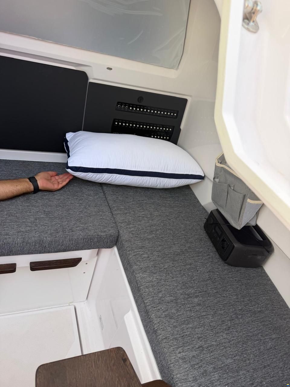 Axopar 29 XC Cross Cabin
