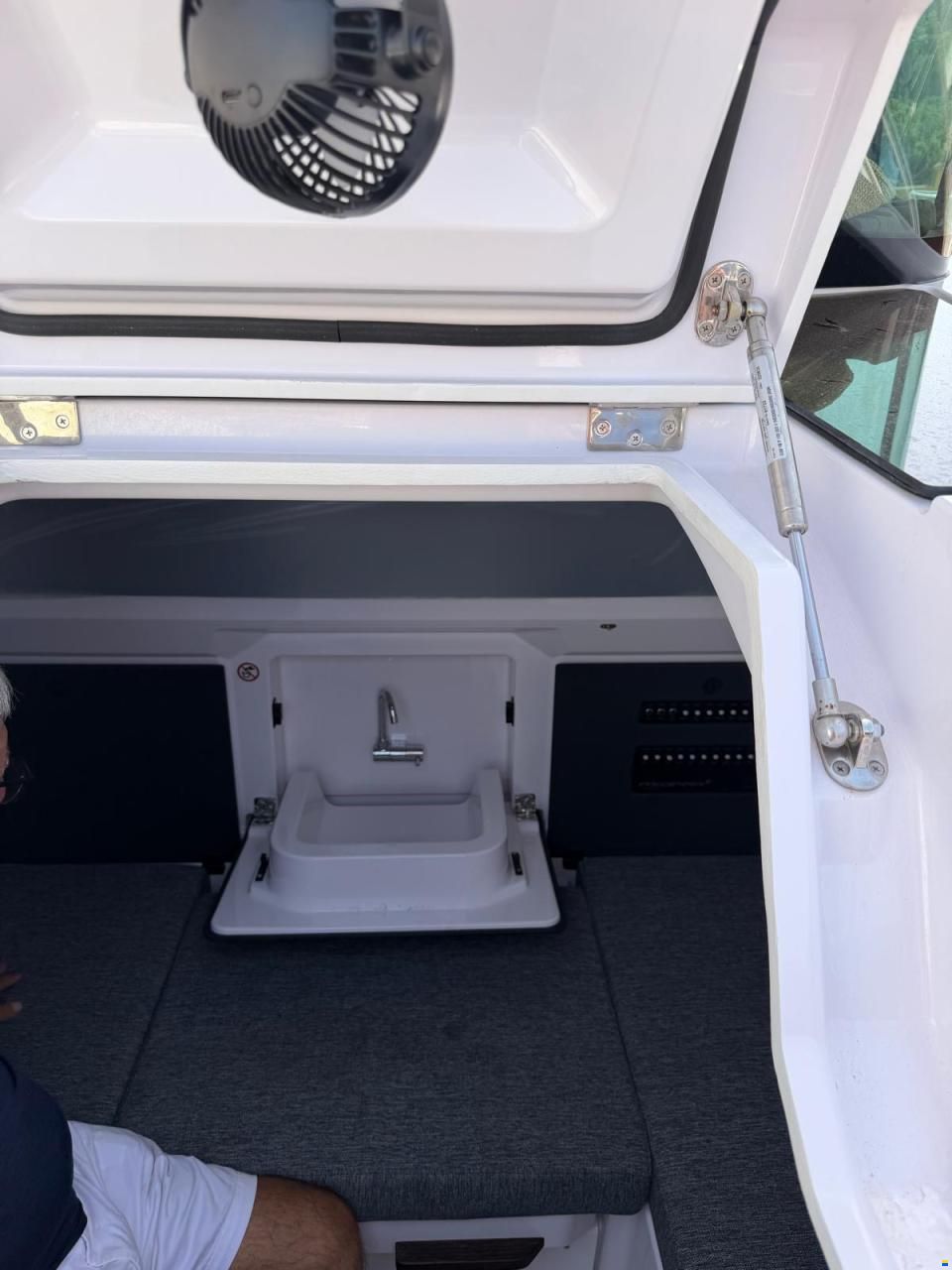 Axopar 29 XC Cross Cabin