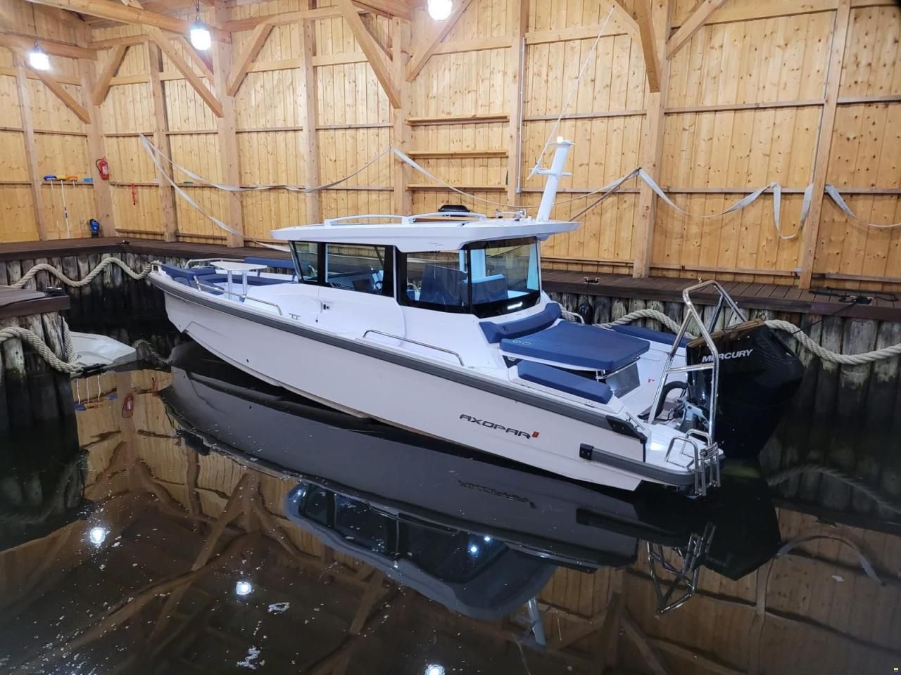 Axopar 29 XC Cross Cabin