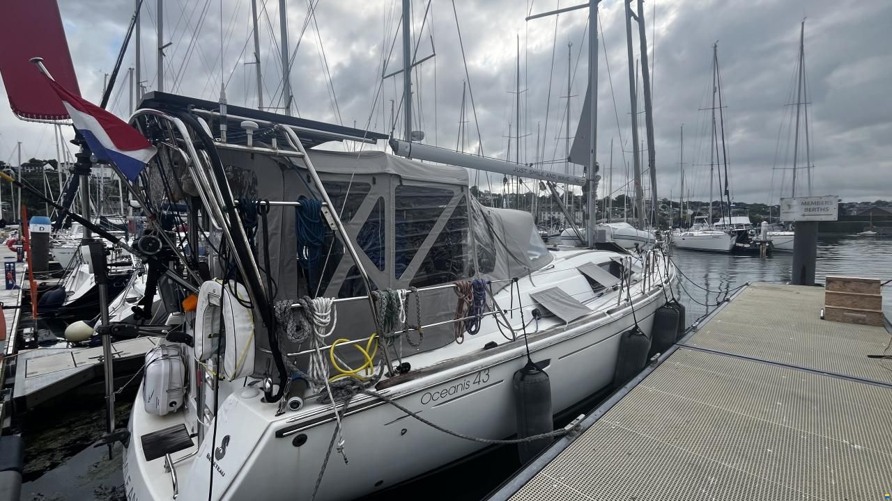Beneteau Oceanis 43