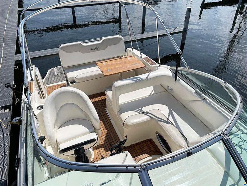 Sea Ray DA 255 Sundancer