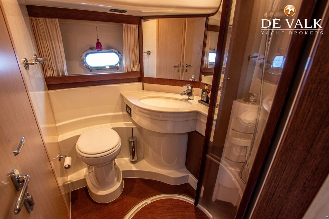 Ferretti 550