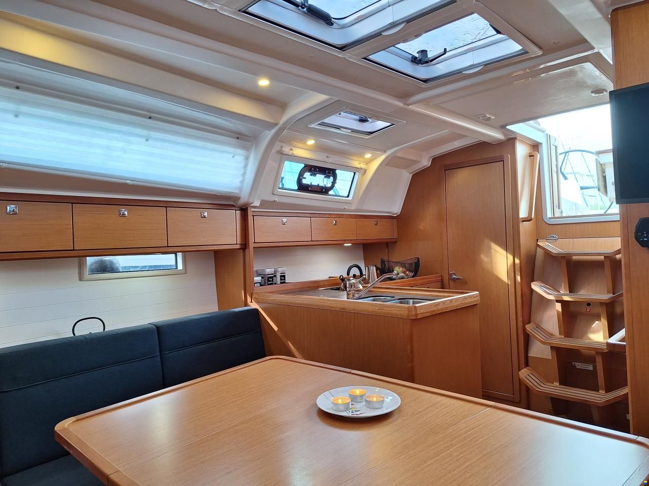 Bavaria Cruiser 37