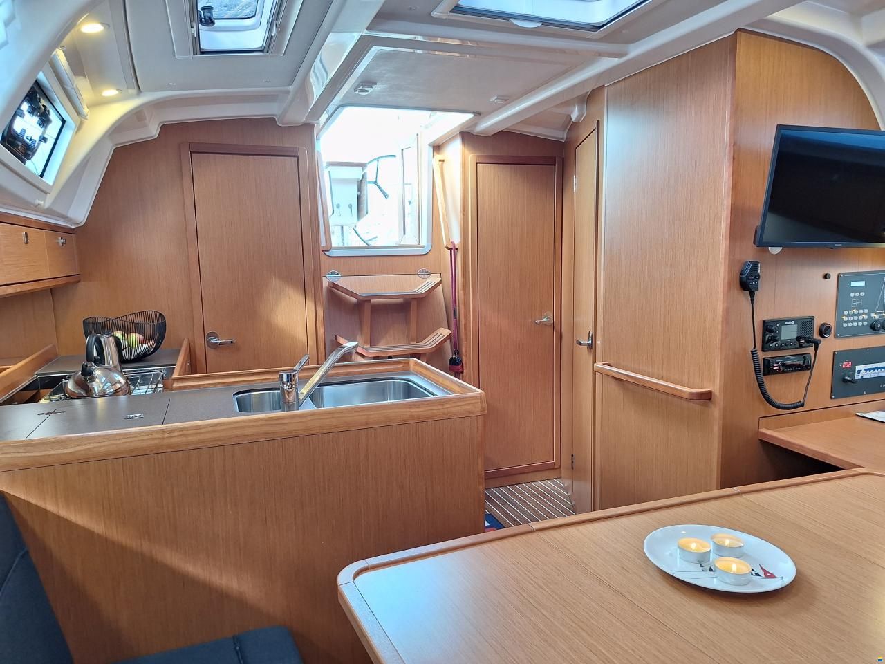 Bavaria Cruiser 37