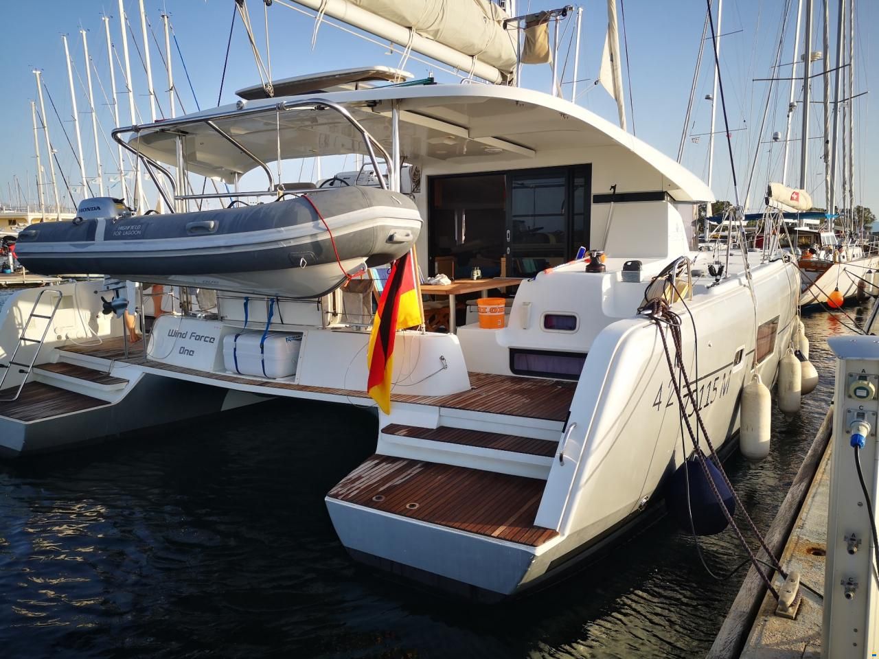 Lagoon 42