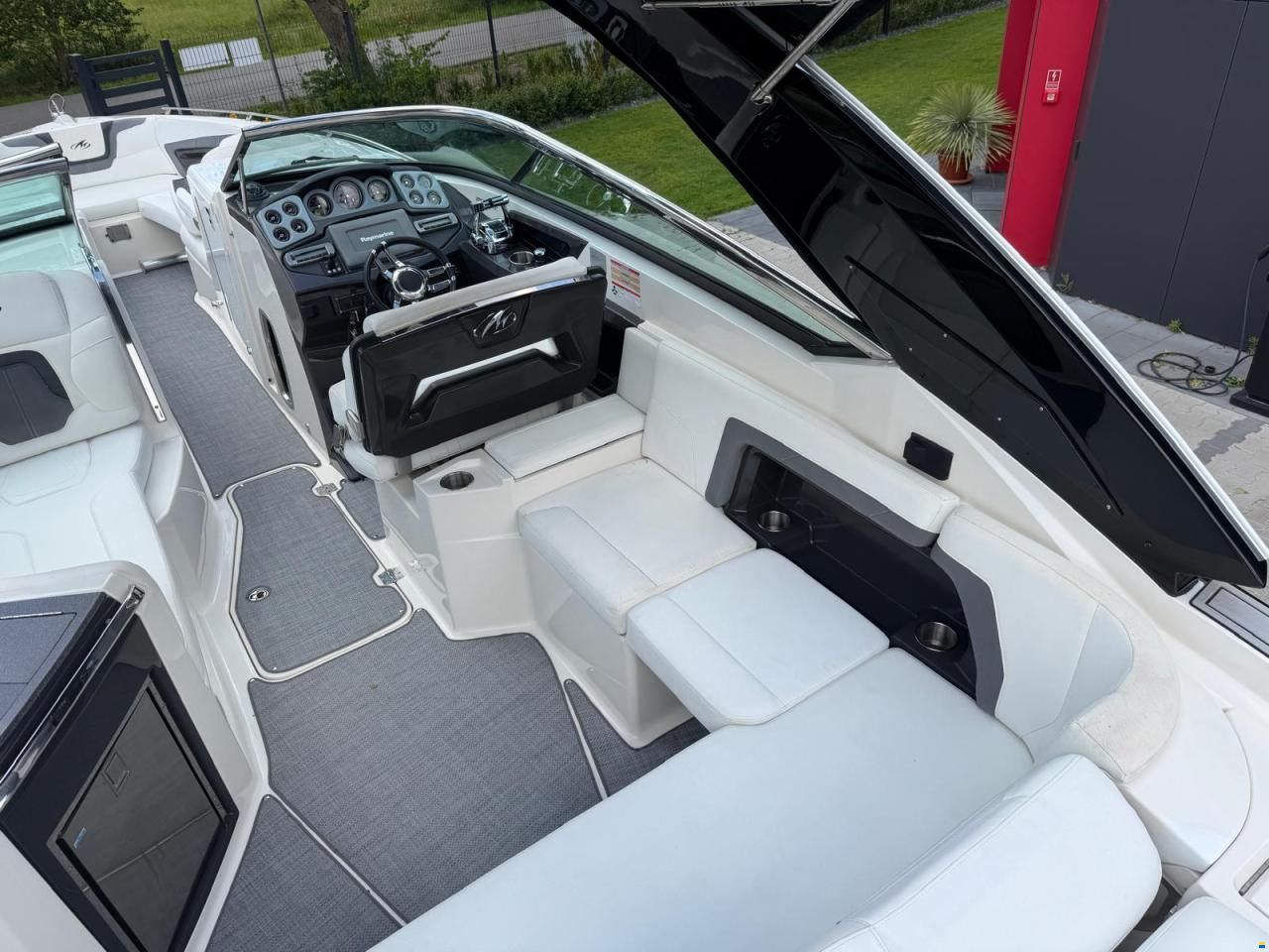 Monterey 328 SS