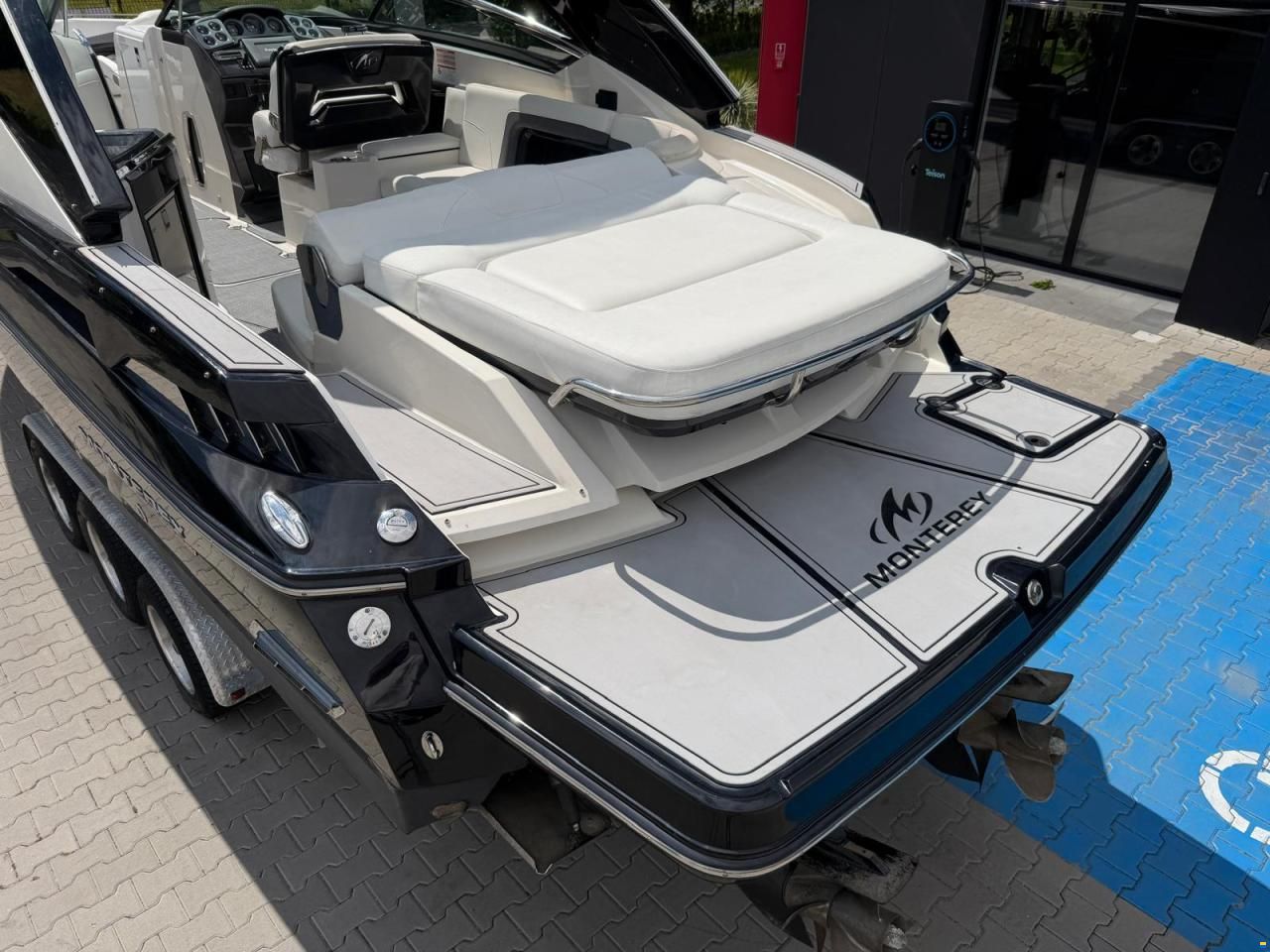 Monterey 328 SS