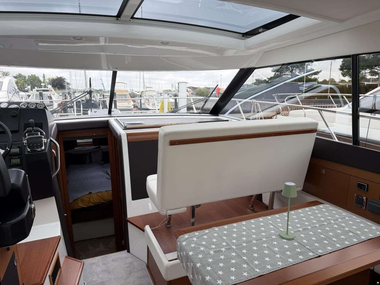 Jeanneau NC 11