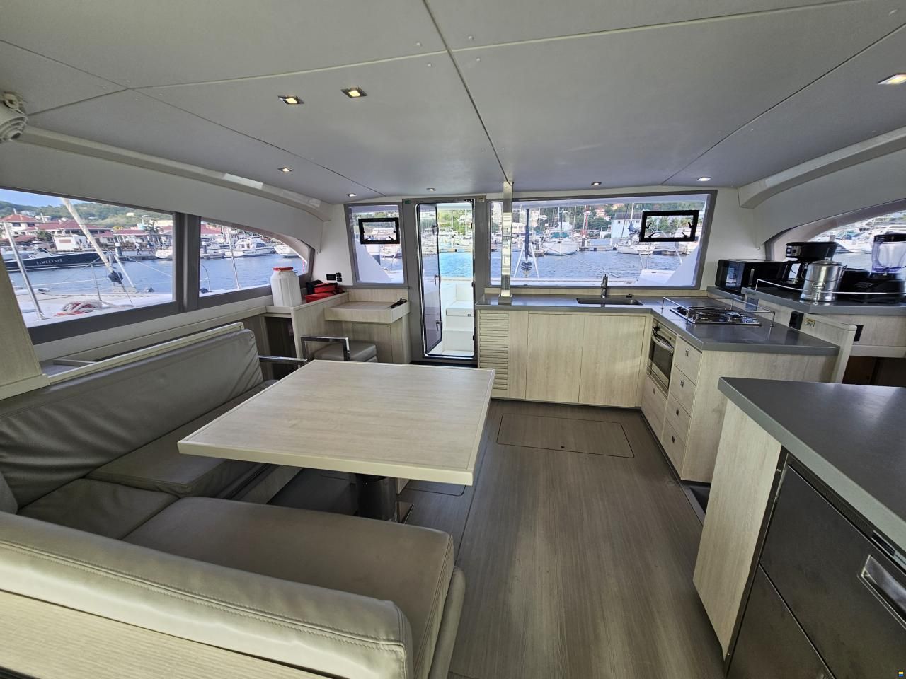 Robertson&Caine Leopard 40