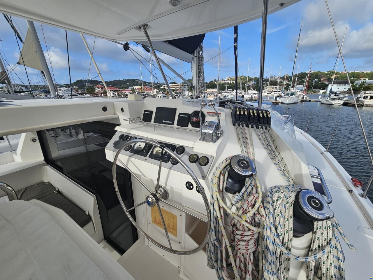 Robertson&Caine Leopard 40