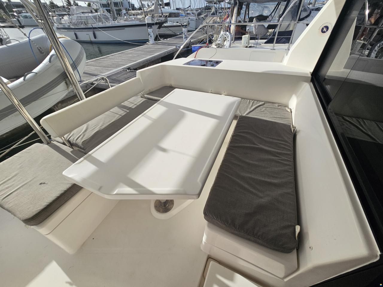 Robertson&Caine Leopard 40