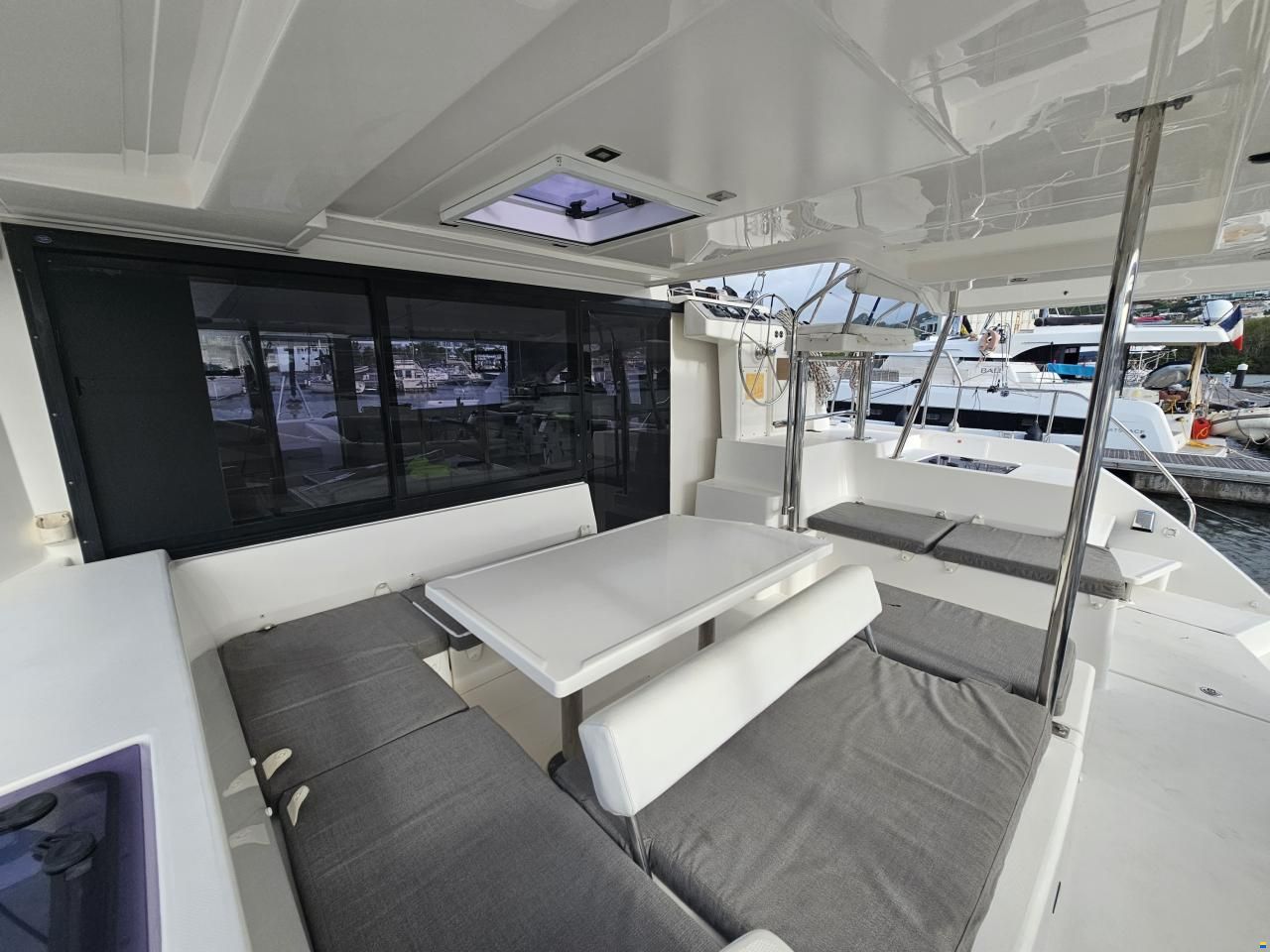 Robertson&Caine Leopard 40