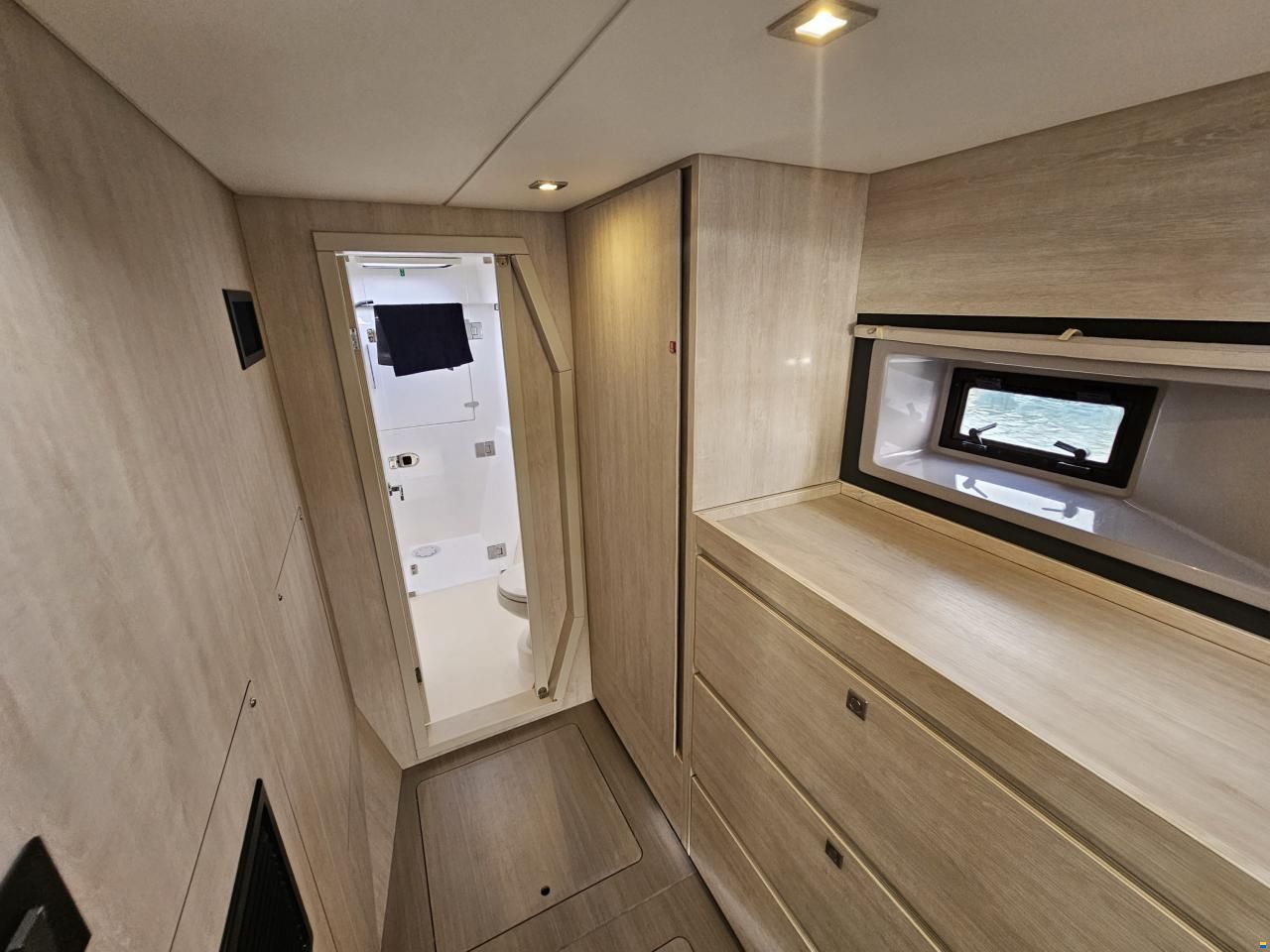 Robertson&Caine Leopard 40