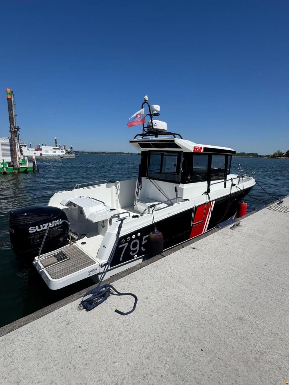 Jeanneau 795 sport