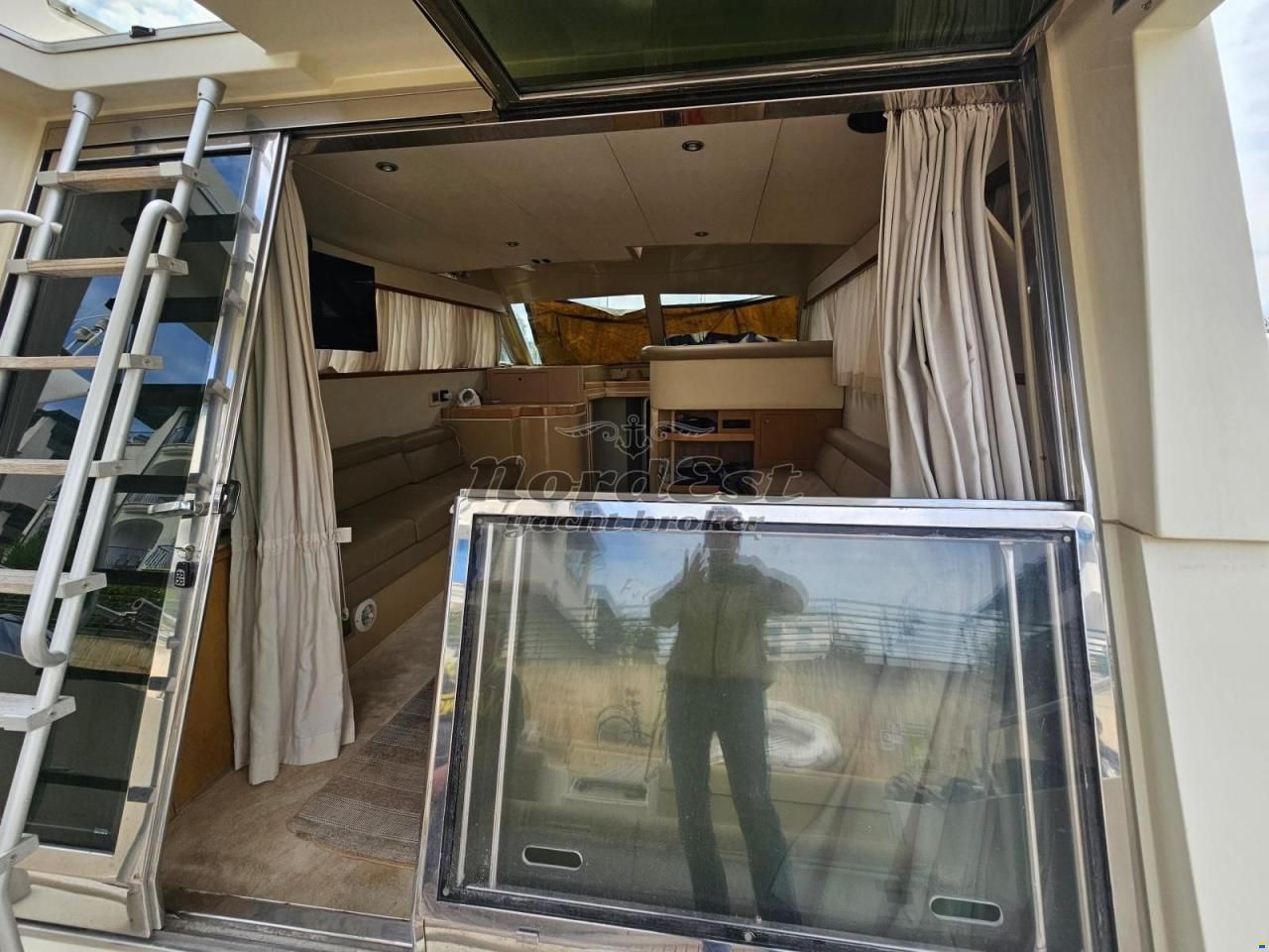 Ferretti 39