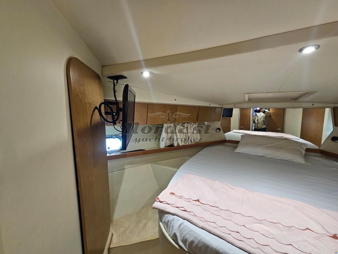 Ferretti 39