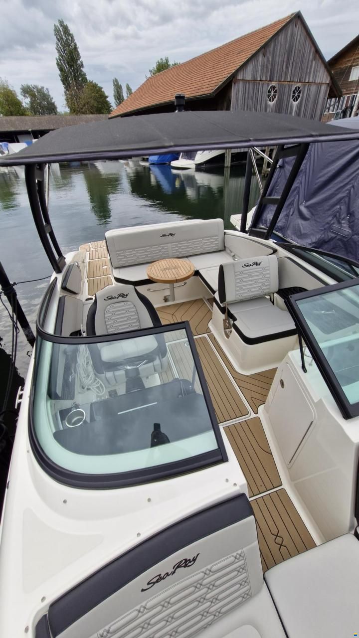 Sea Ray SPX 210