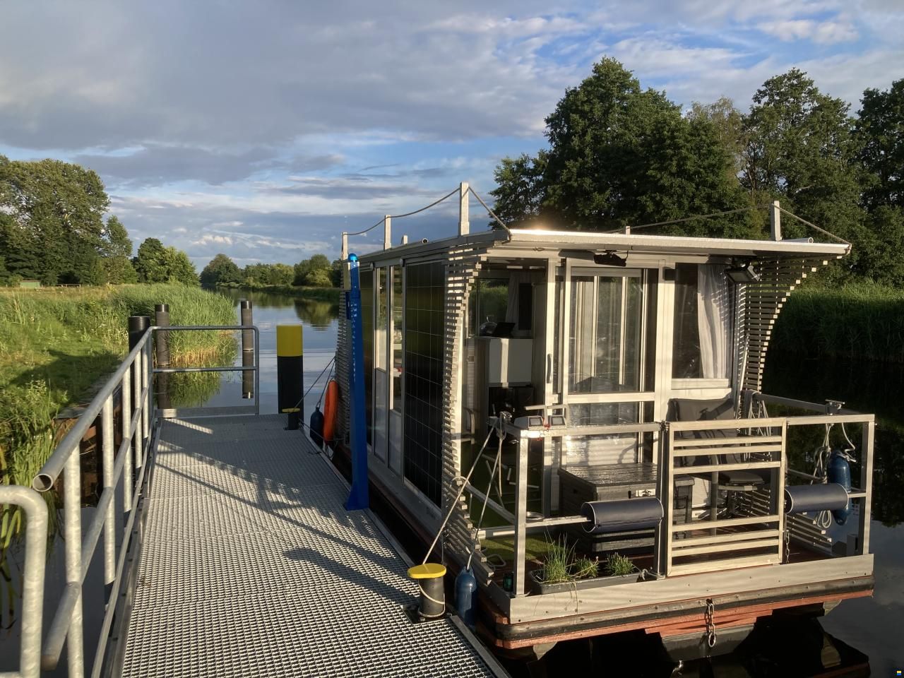 Klunder Solarhausboot, trailerbar