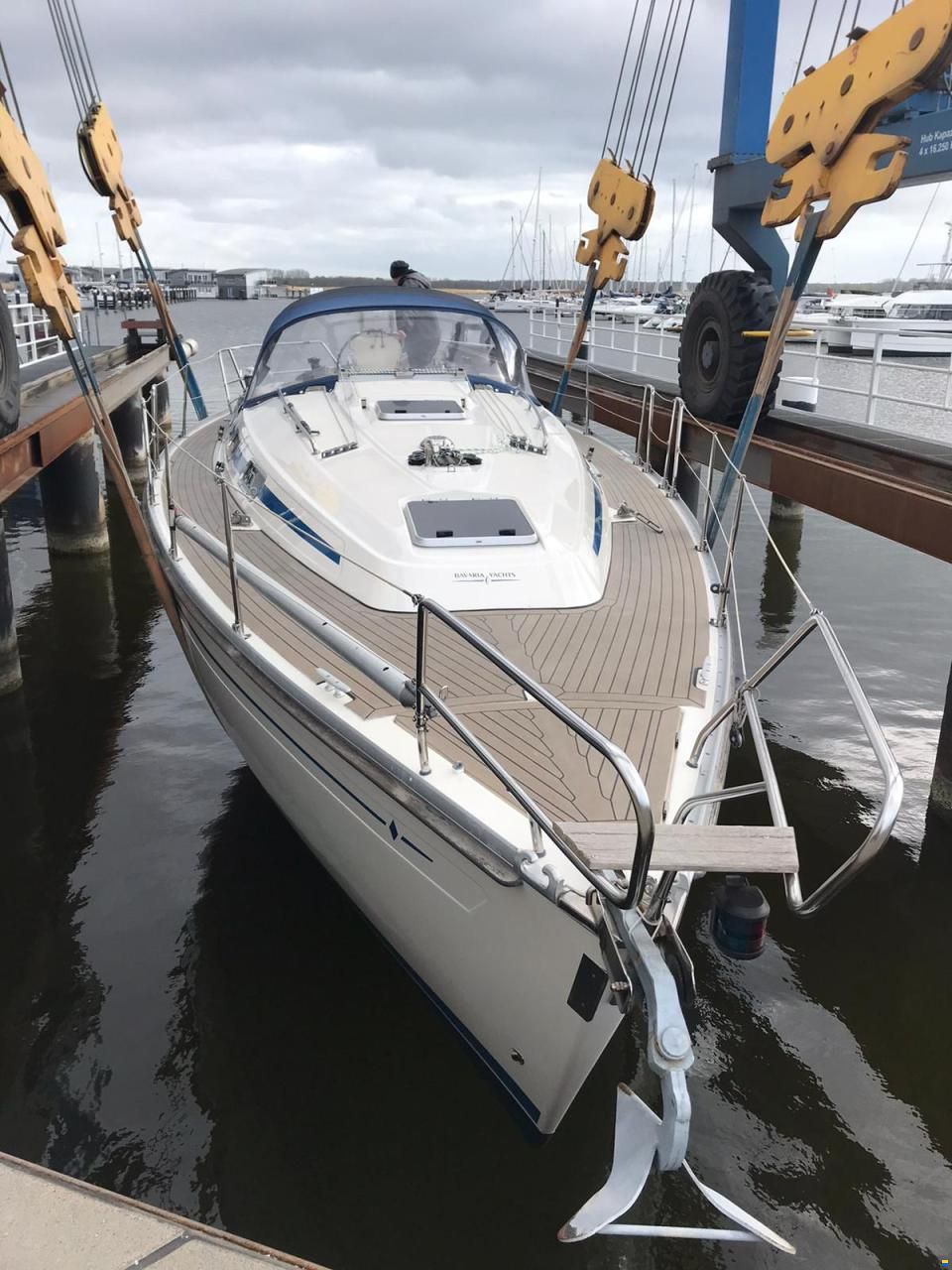 Bavaria 37