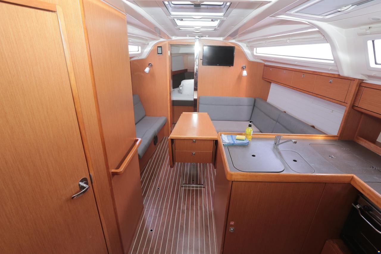 Bavaria Cruiser 37