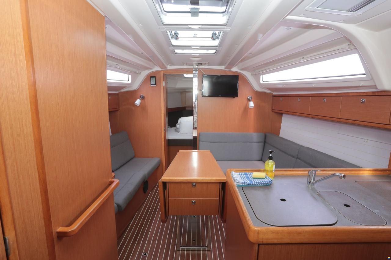 Bavaria Cruiser 37