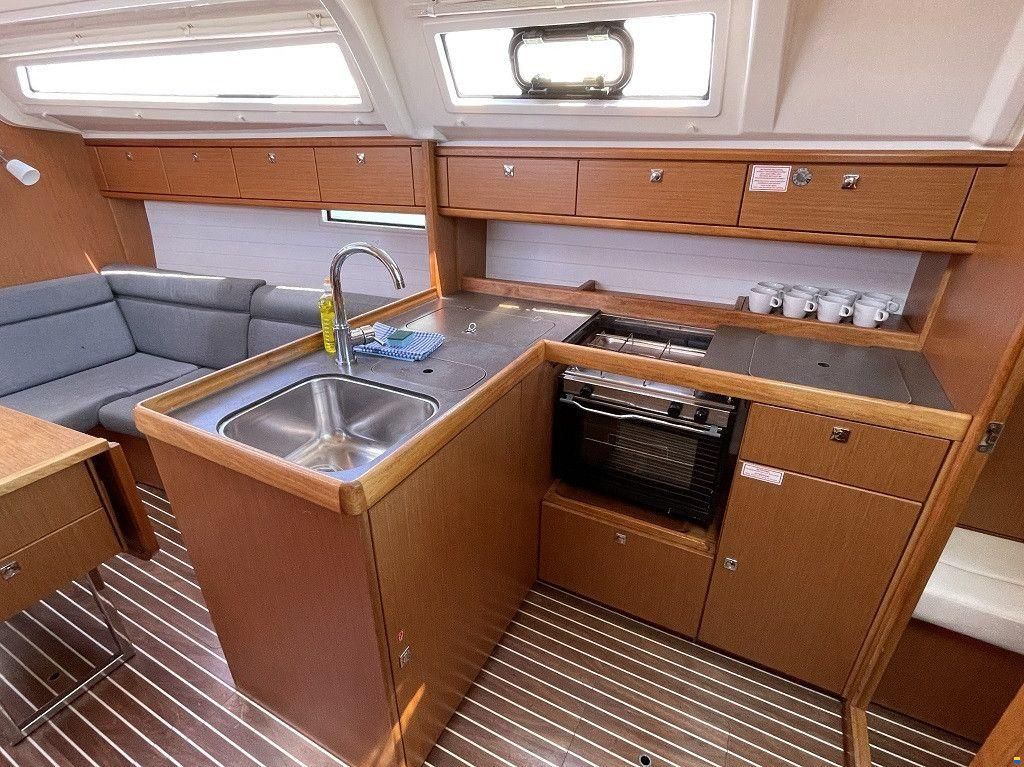 Bavaria Cruiser 37