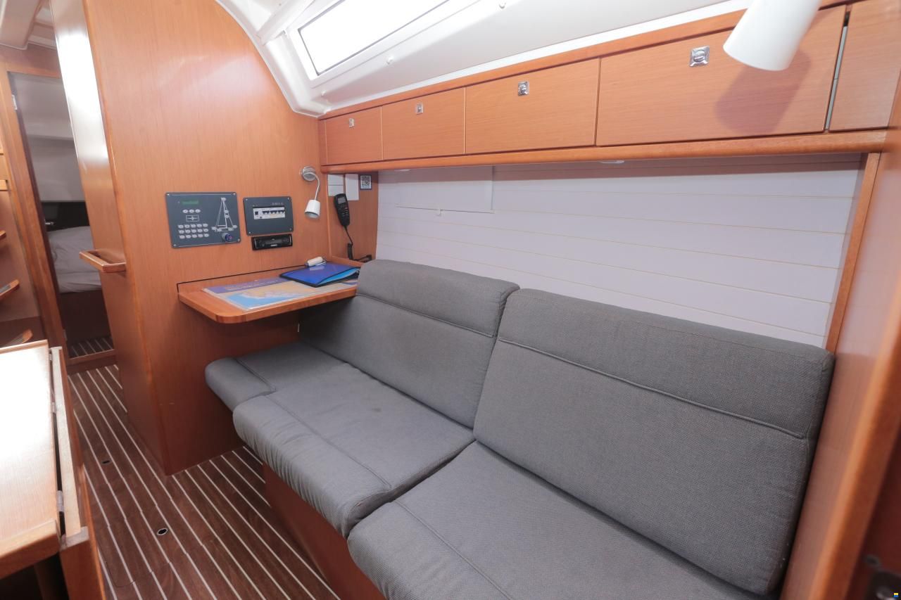 Bavaria Cruiser 37