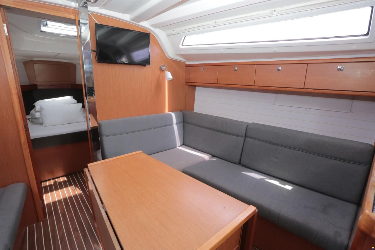 Bavaria Cruiser 37