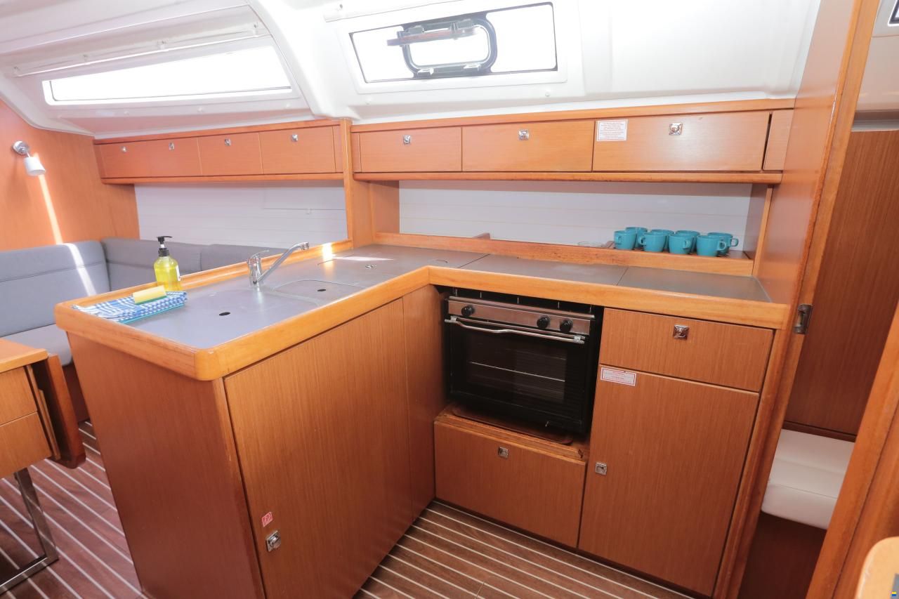 Bavaria Cruiser 37