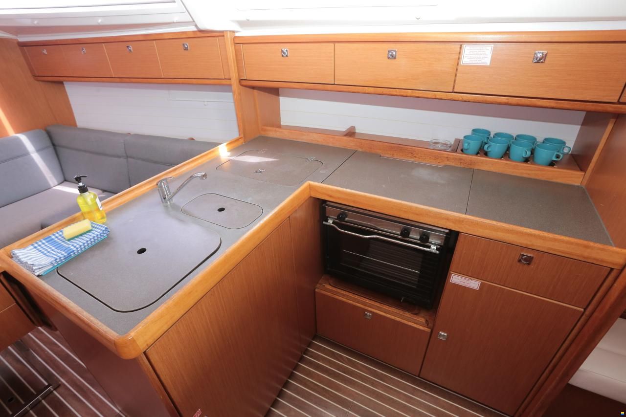 Bavaria Cruiser 37