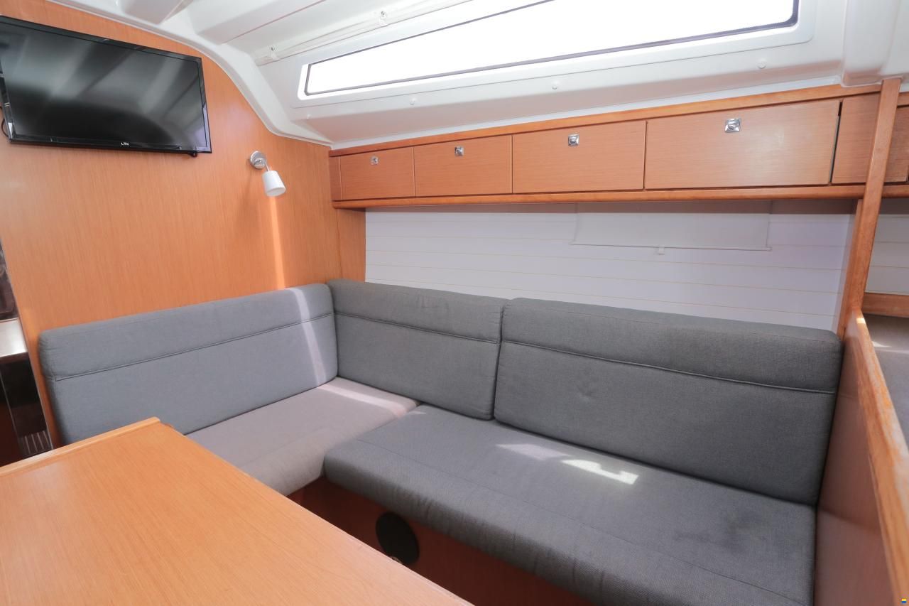 Bavaria Cruiser 37