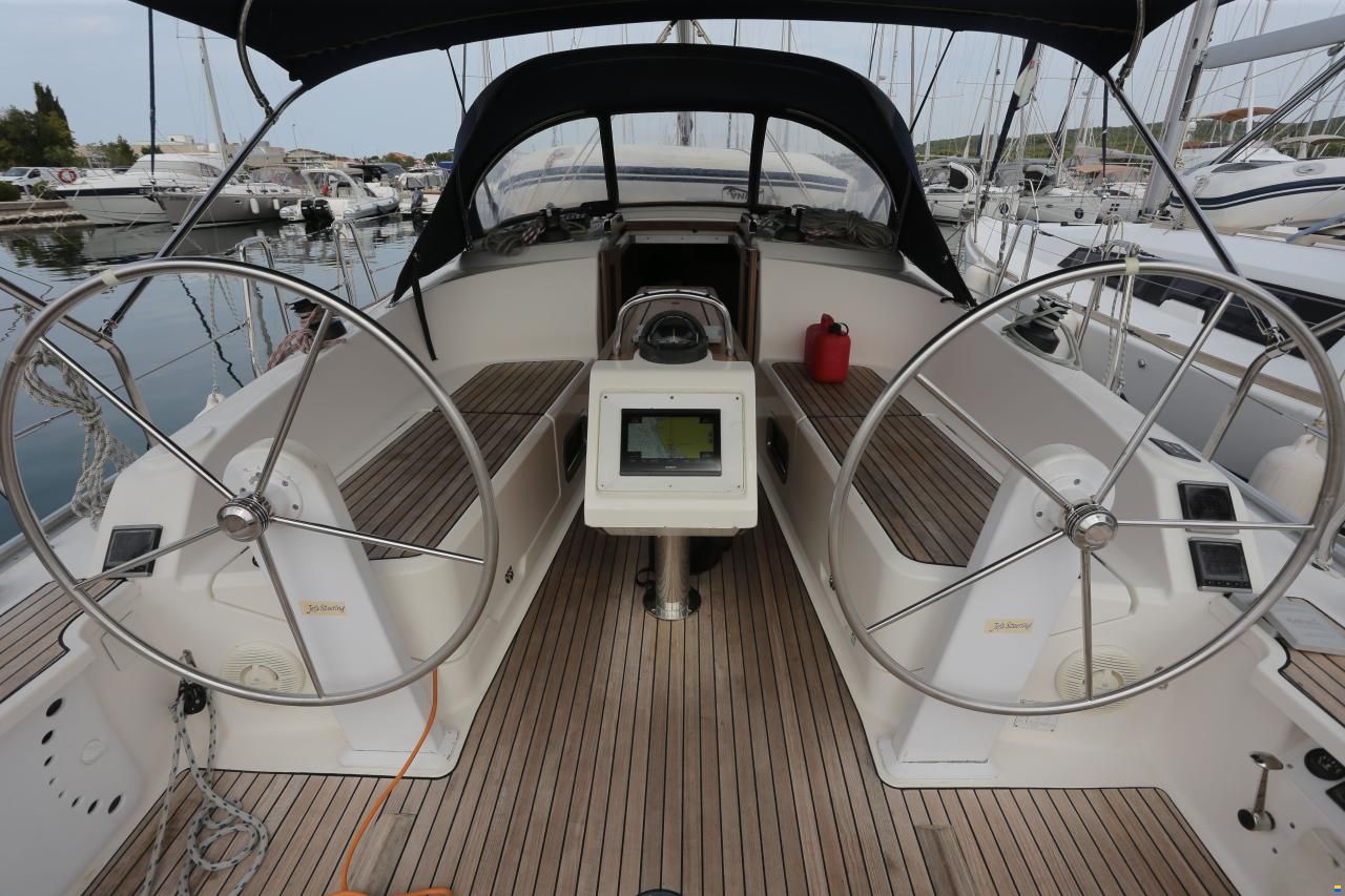 Bavaria Cruiser 37