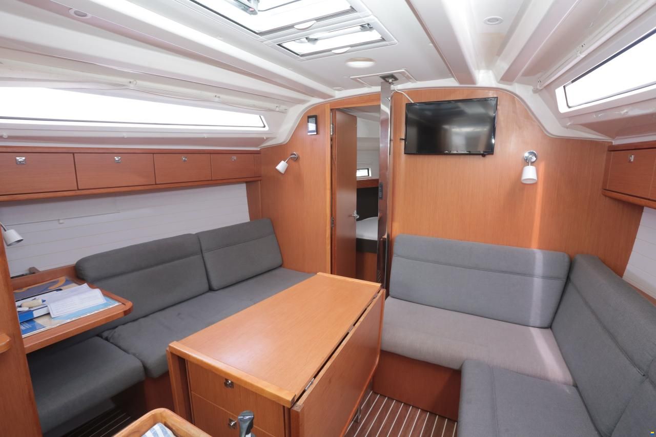 Bavaria Cruiser 37
