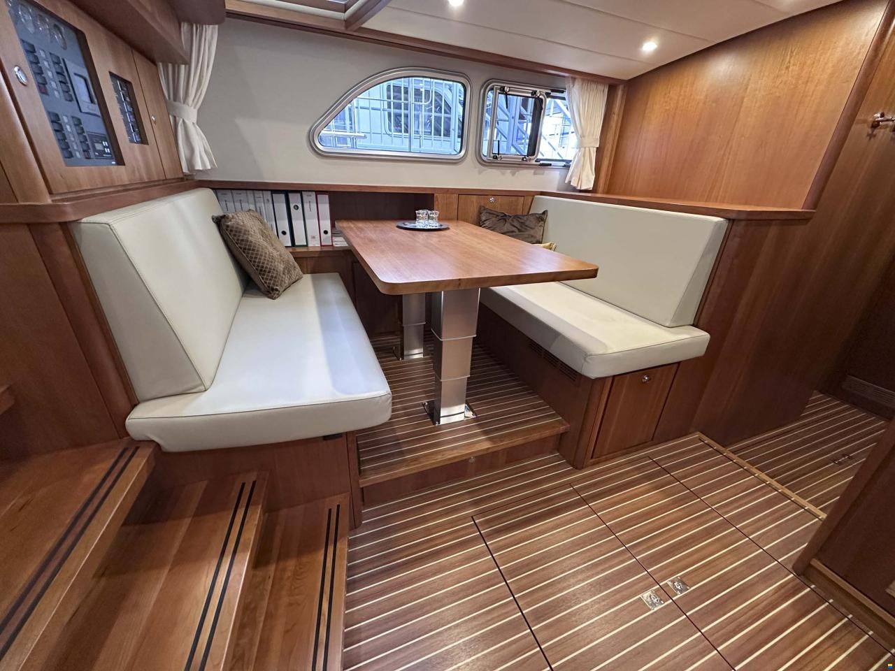 Linssen Grand Sturdy 470 Sedan Wheelhouse