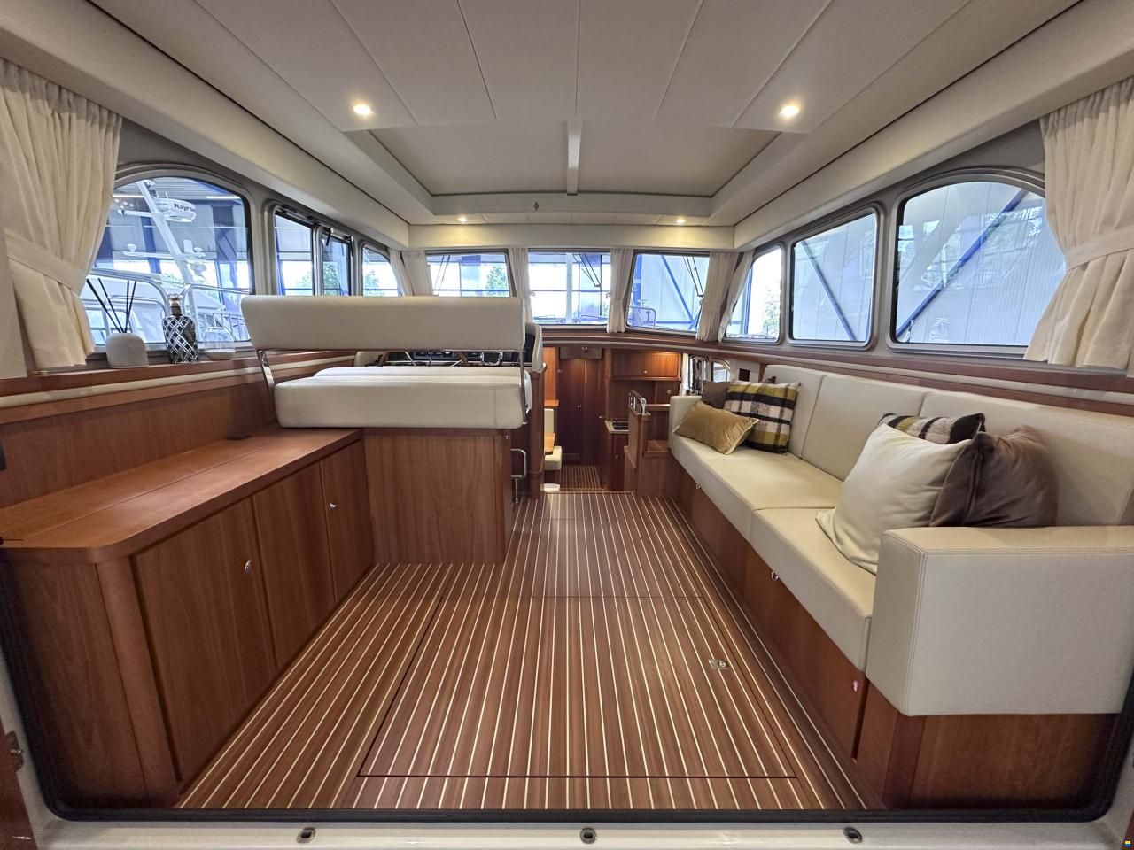 Linssen Grand Sturdy 470 Sedan Wheelhouse